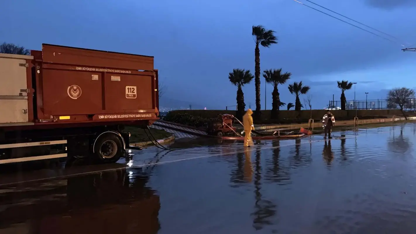 İzmir’de hava tersine dönüyor: Sağanak sonrası sıcaklık yükseliyor